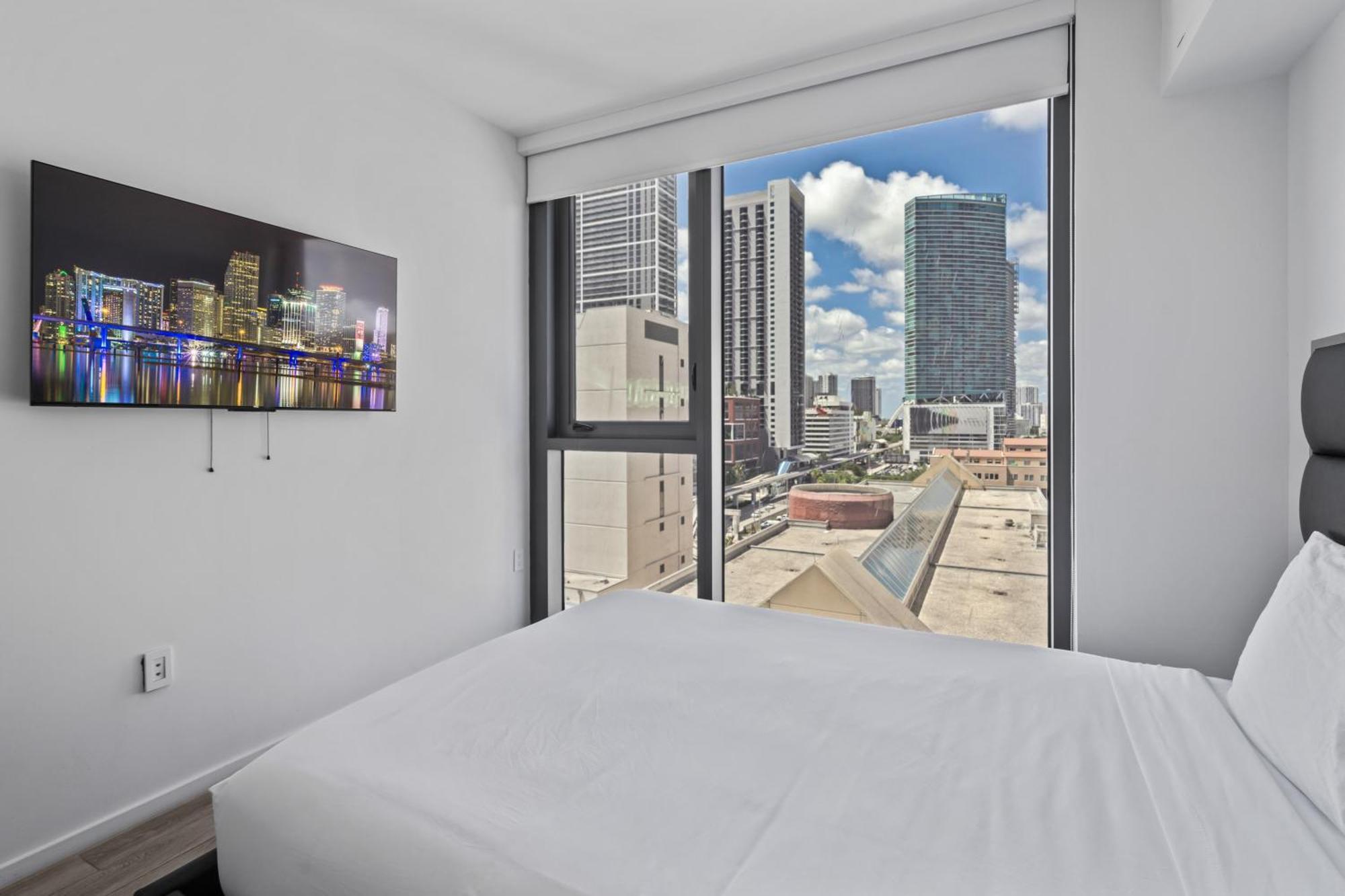 Incredible Unit In The Heart Of Downtown *