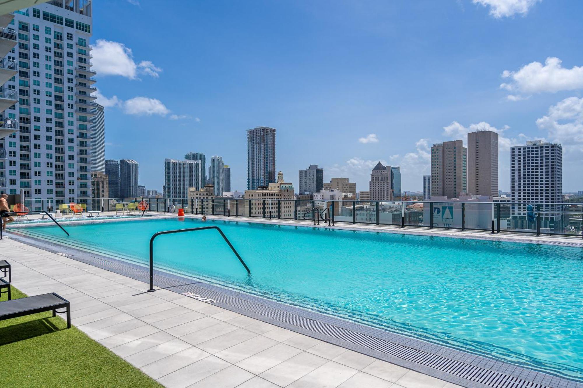 Incredible Unit In The Heart Of Downtown Apartment *