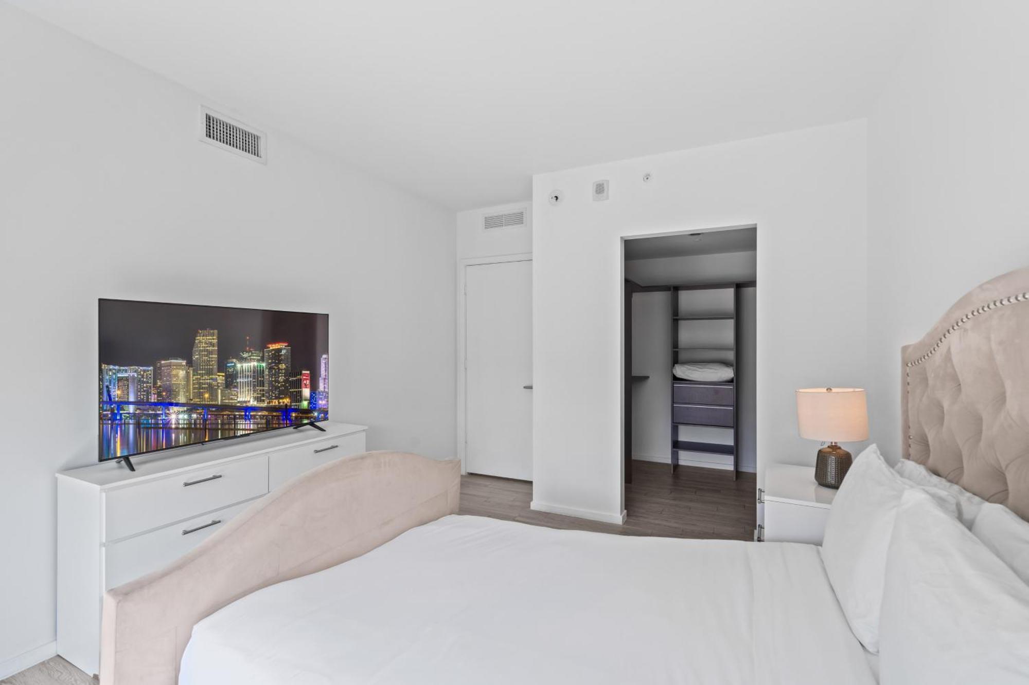 Incredible Unit In The Heart Of Downtown *