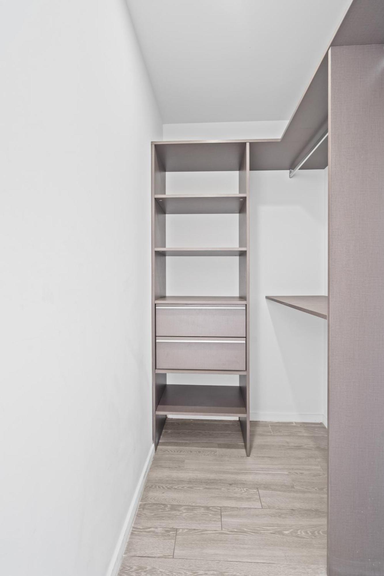 Incredible Unit In The Heart Of Downtown Apartment