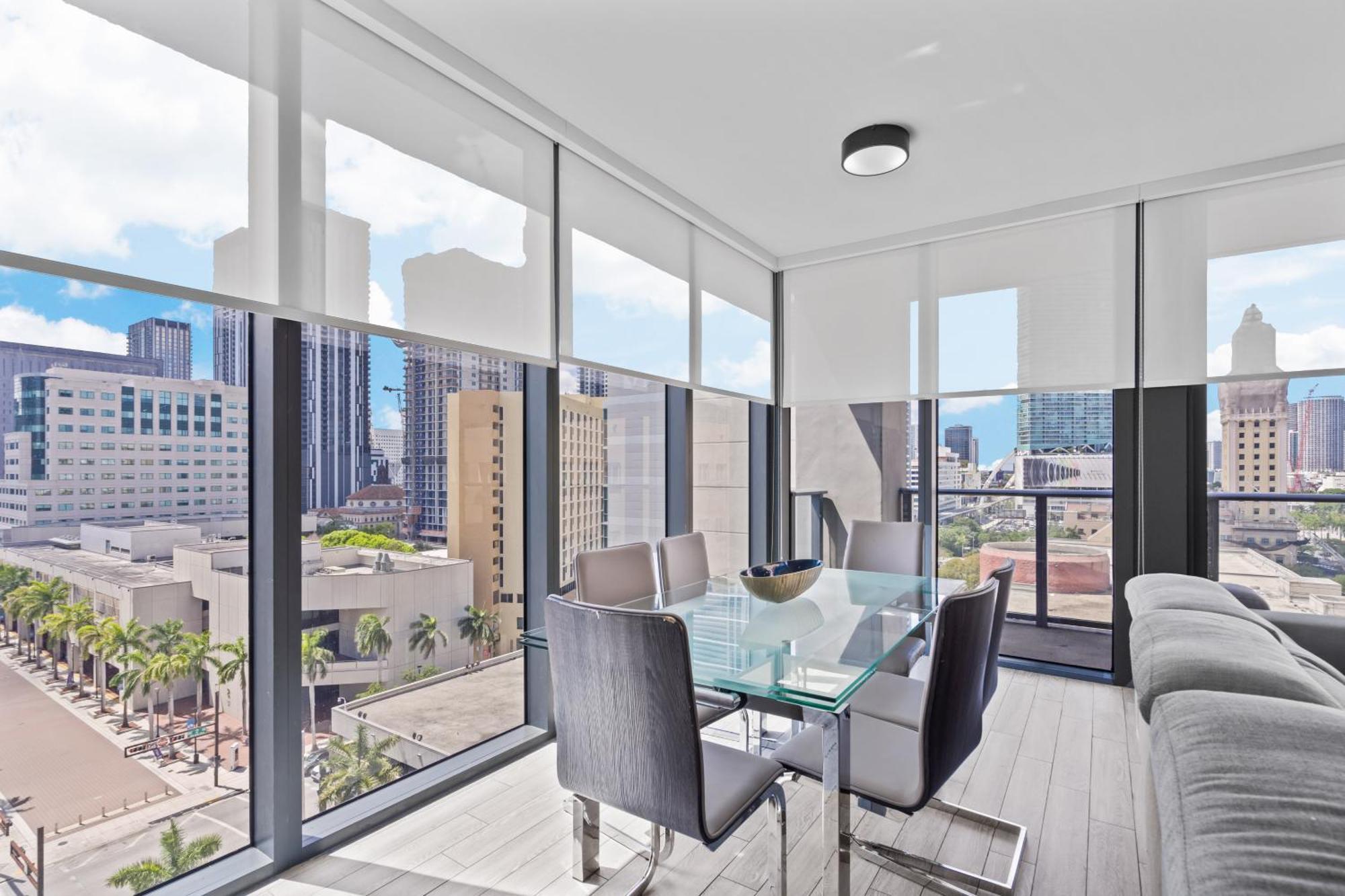 Incredible Unit In The Heart Of Downtown Apartment