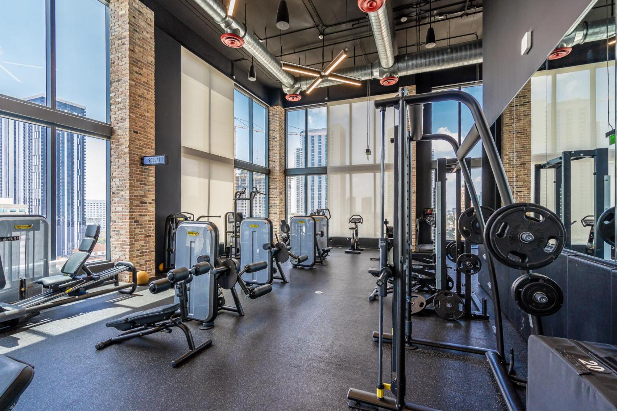 Incredible Unit In The Heart Of Downtown Apartment *