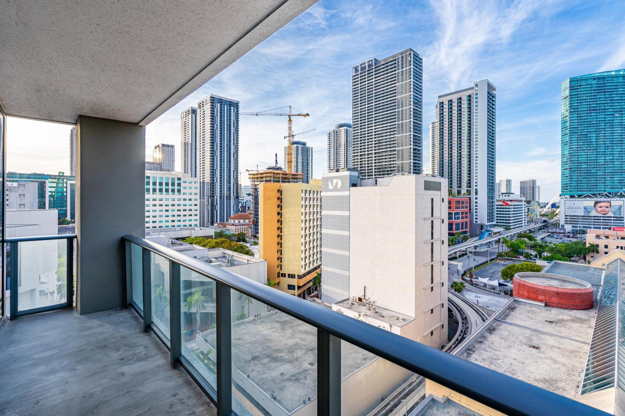 Incredible Unit In The Heart Of Downtown Apartment *