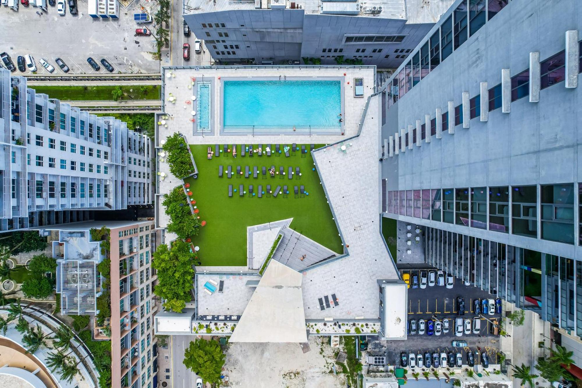 Incredible Unit In The Heart Of Downtown Apartment