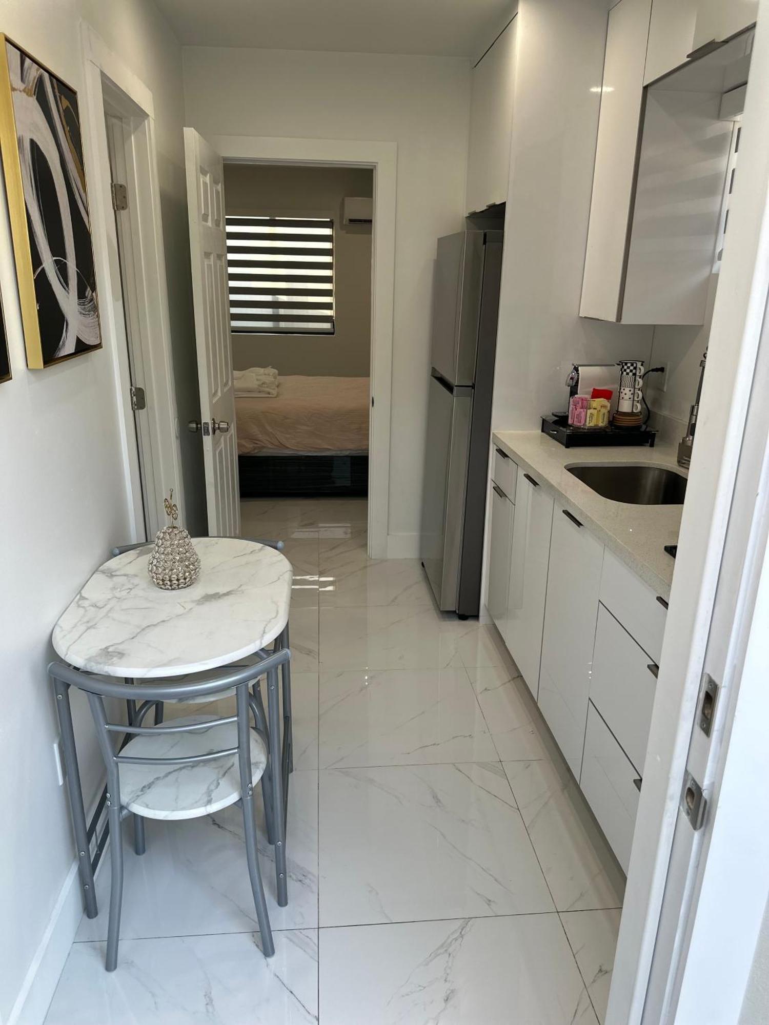 Guest In Miami, Florida Apartment
