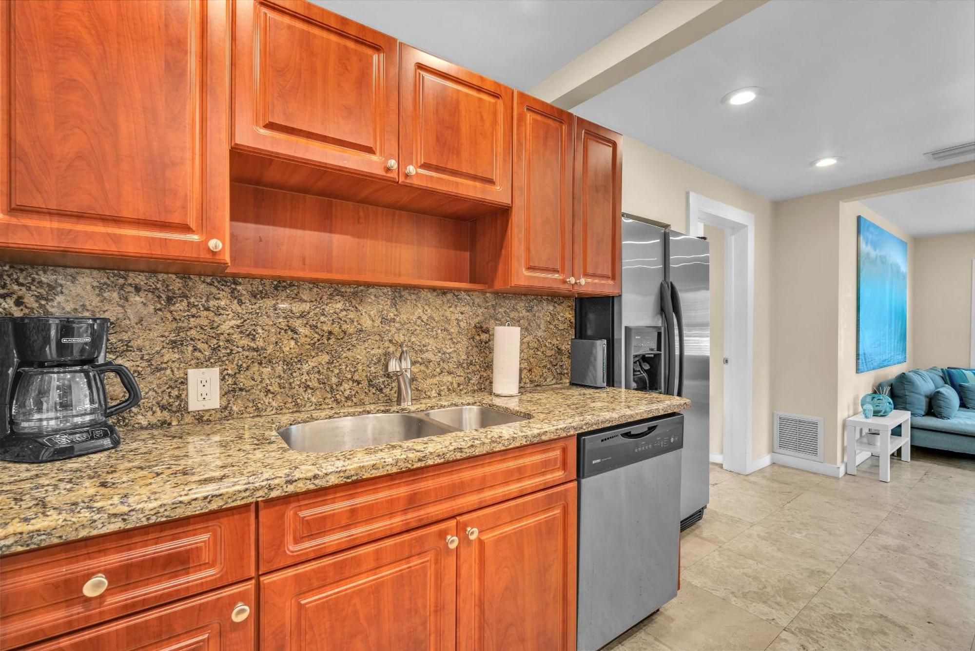 Grove Bay - 2/2 Gated Cottage-walk To Bay Miami