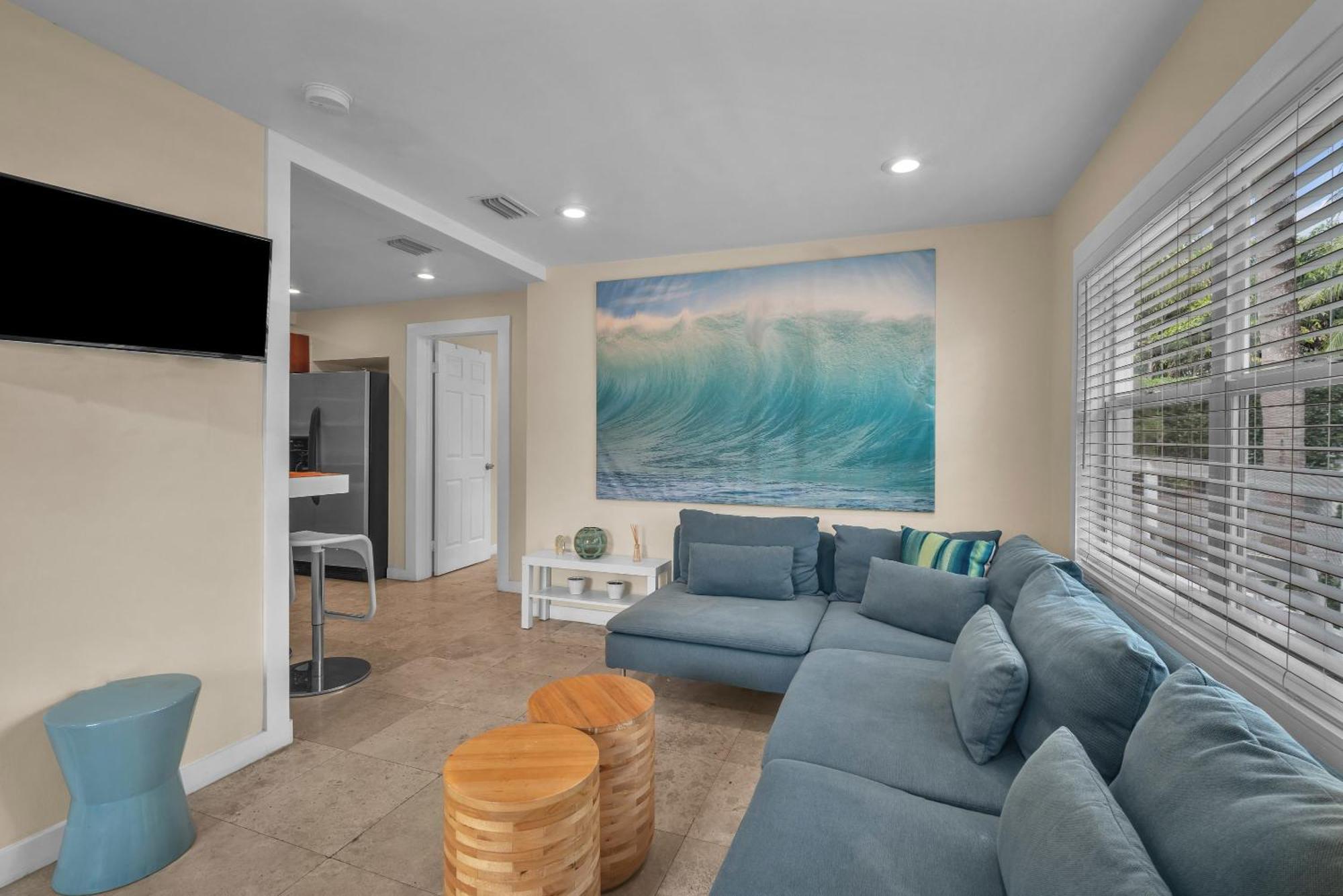 Grove Bay - 2/2 Gated Cottage-walk To Bay Miami