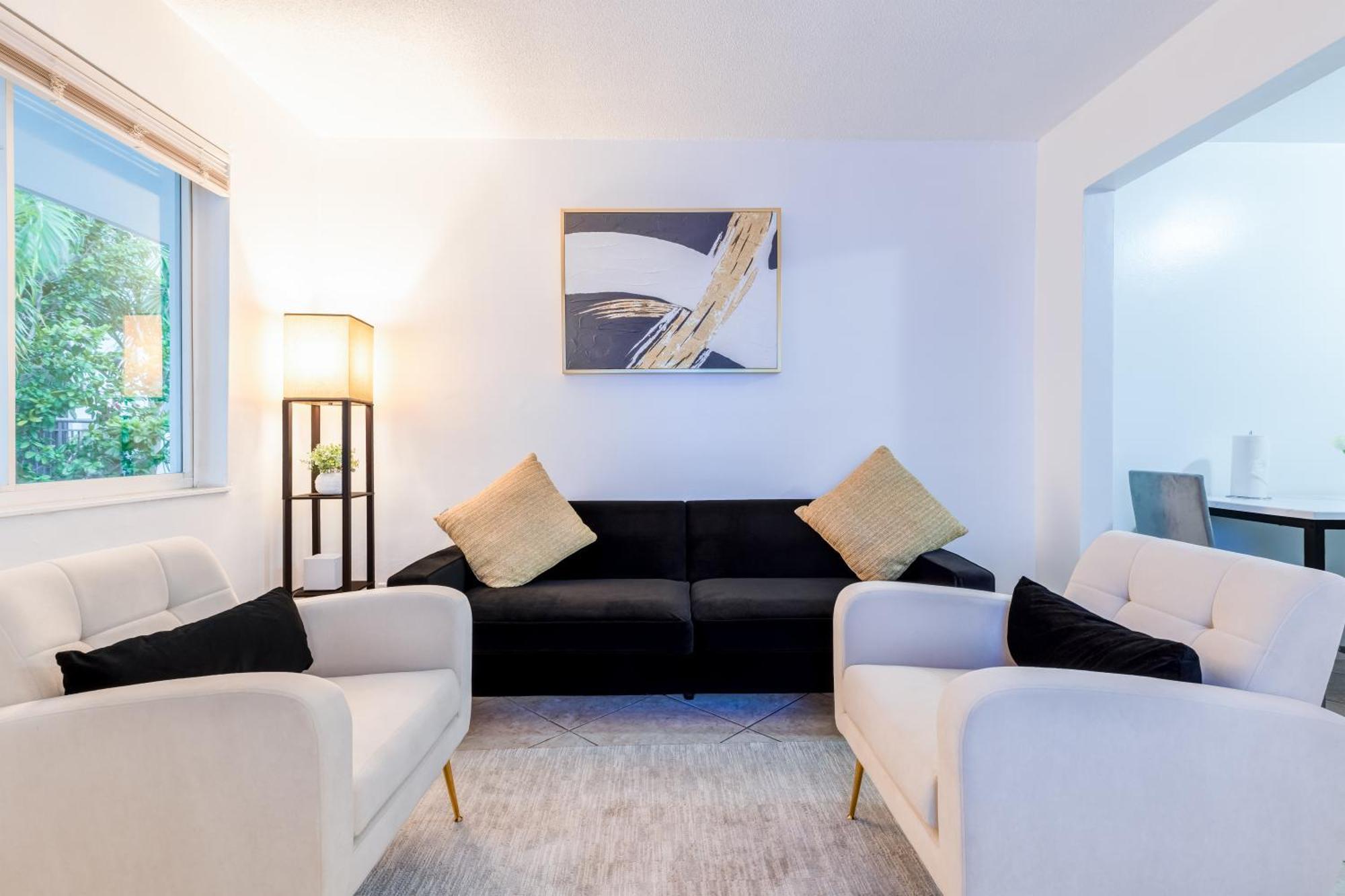 Perfect Retreat Skyline & Garden Apartment *