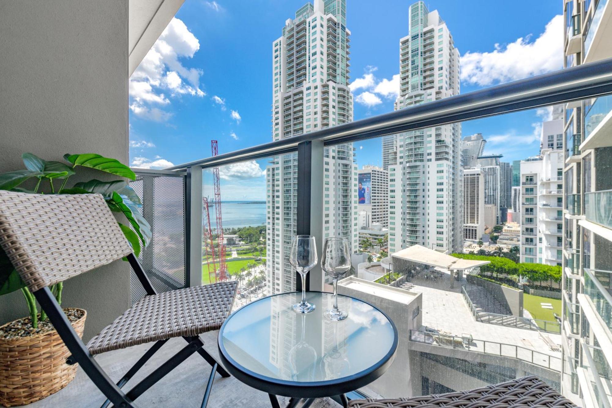 Apartment Breezy Luxury Residences - Near Kaseya Center Miami
