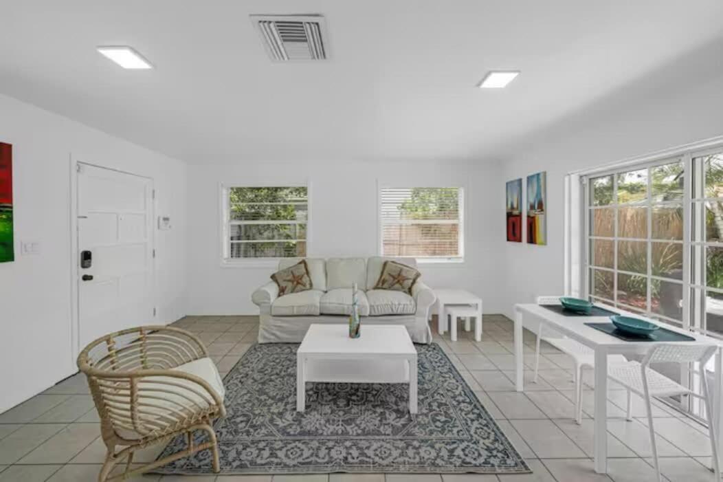 Spacious 2-2 In Heart Of Calle 8 - Family Holiday home