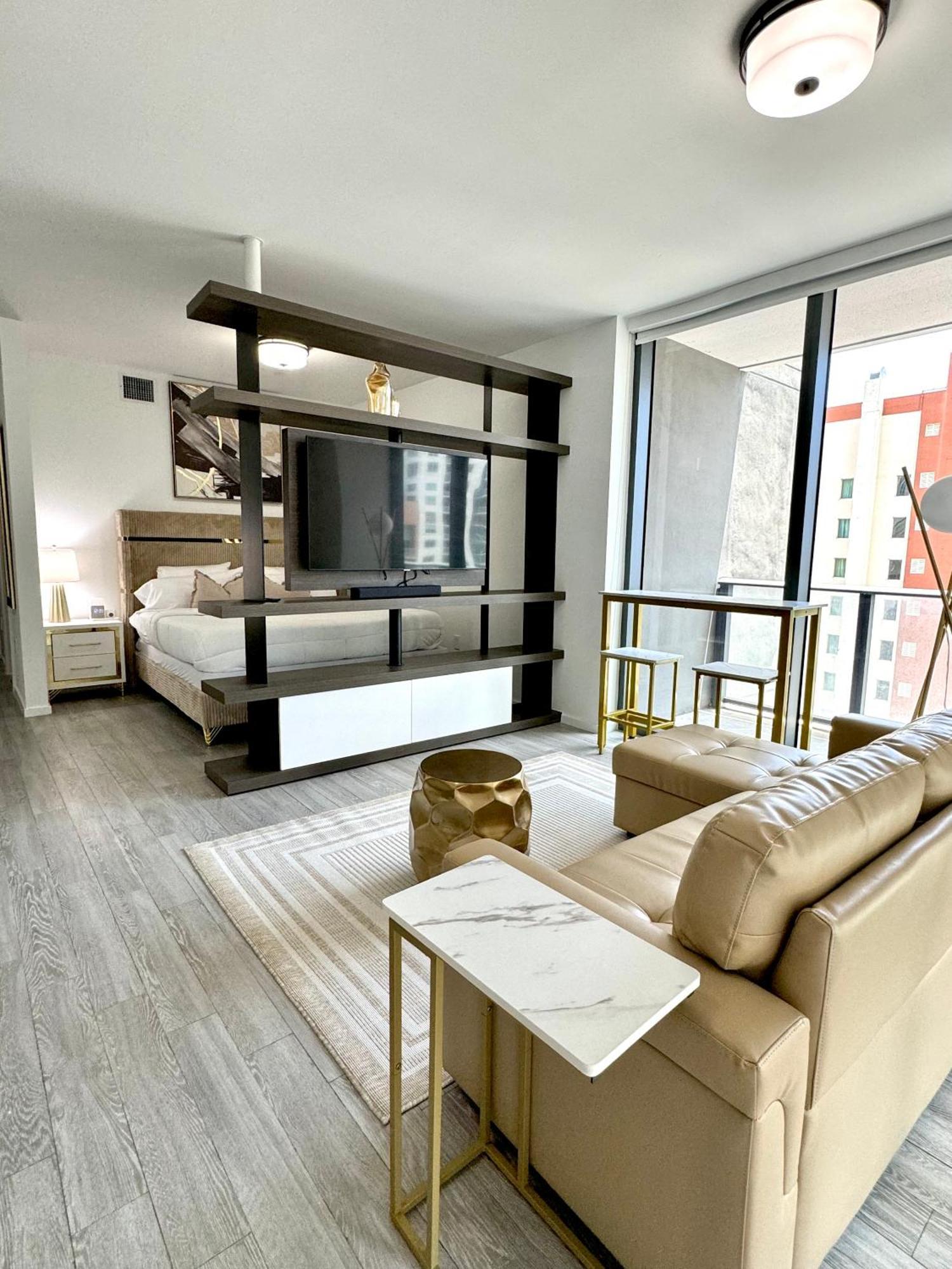 Apartment Modern & Chic Downtown One Block From Bayside Marketplace - Free Parking