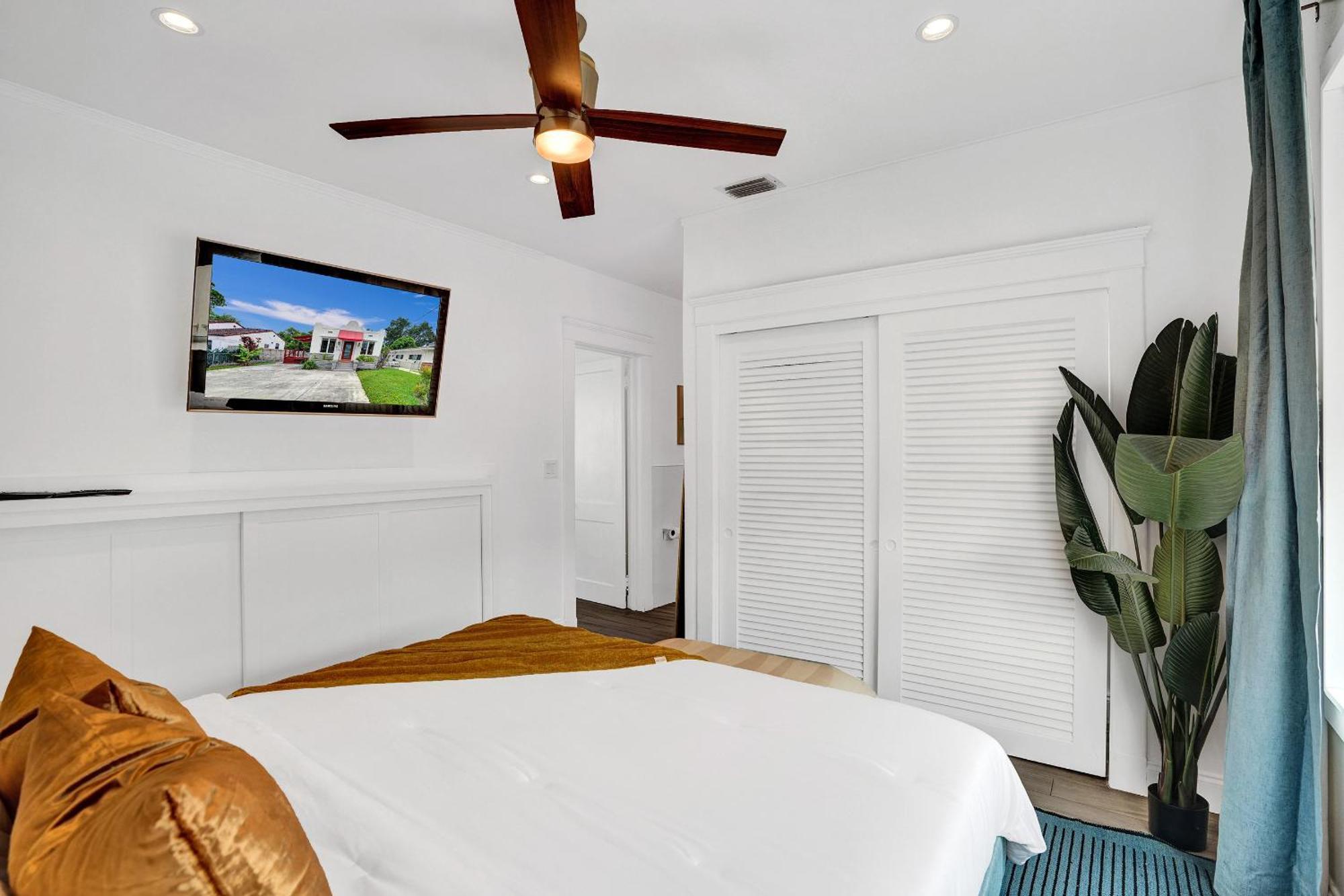 5 Mins Brickell - Pool & Billiards - Retro *