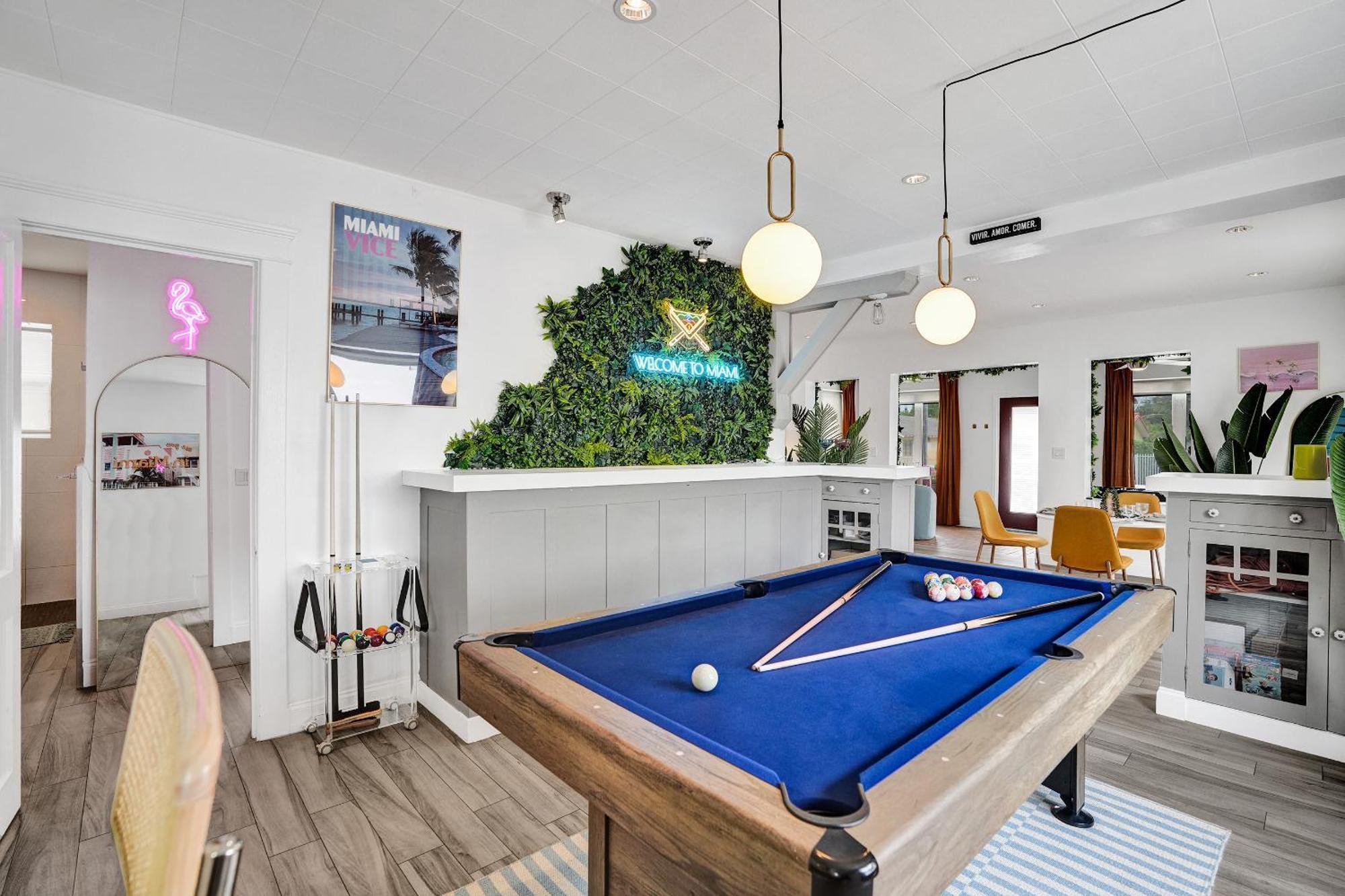 5 Mins Brickell - Pool & Billiards - Retro Miami