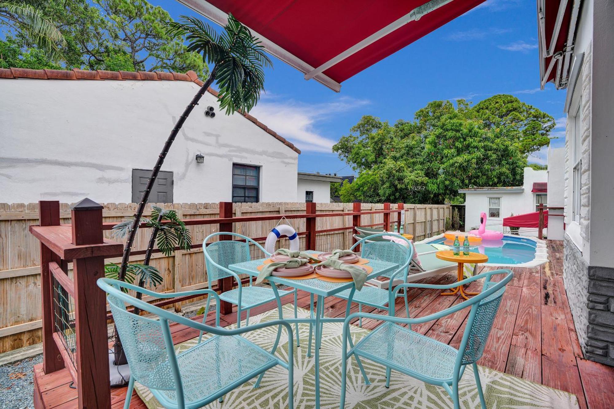 5 Mins Brickell - Pool & Billiards - Retro Miami