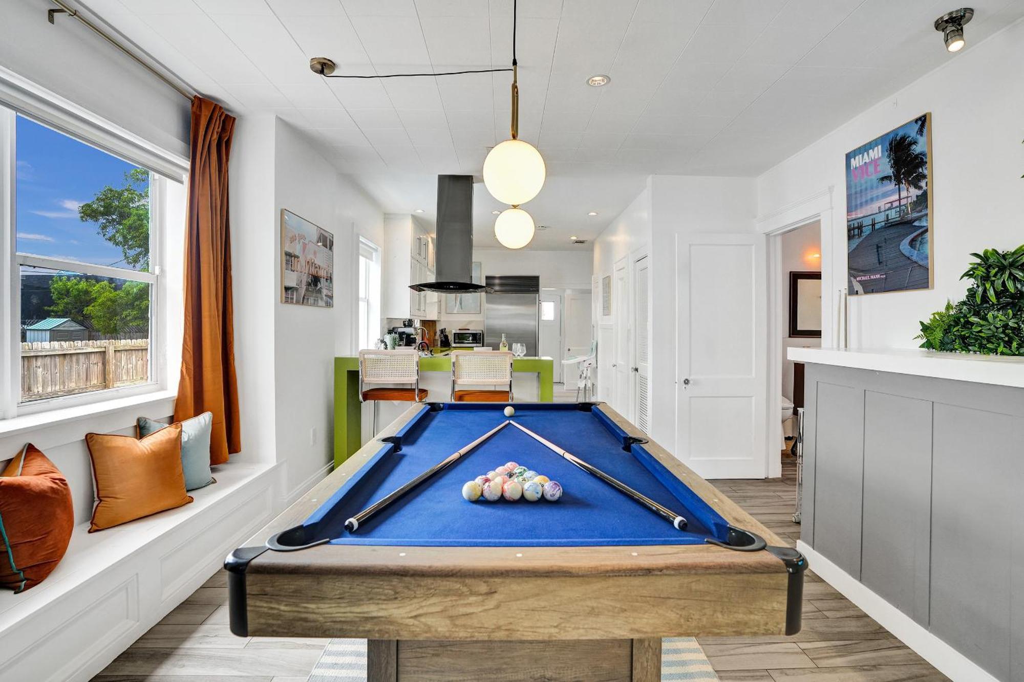 5 Mins Brickell - Pool & Billiards - Retro *