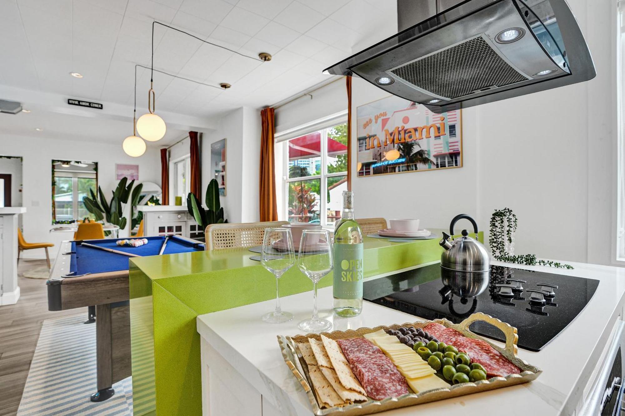 Holiday home 5 Mins Brickell - Pool & Billiards - Retro *