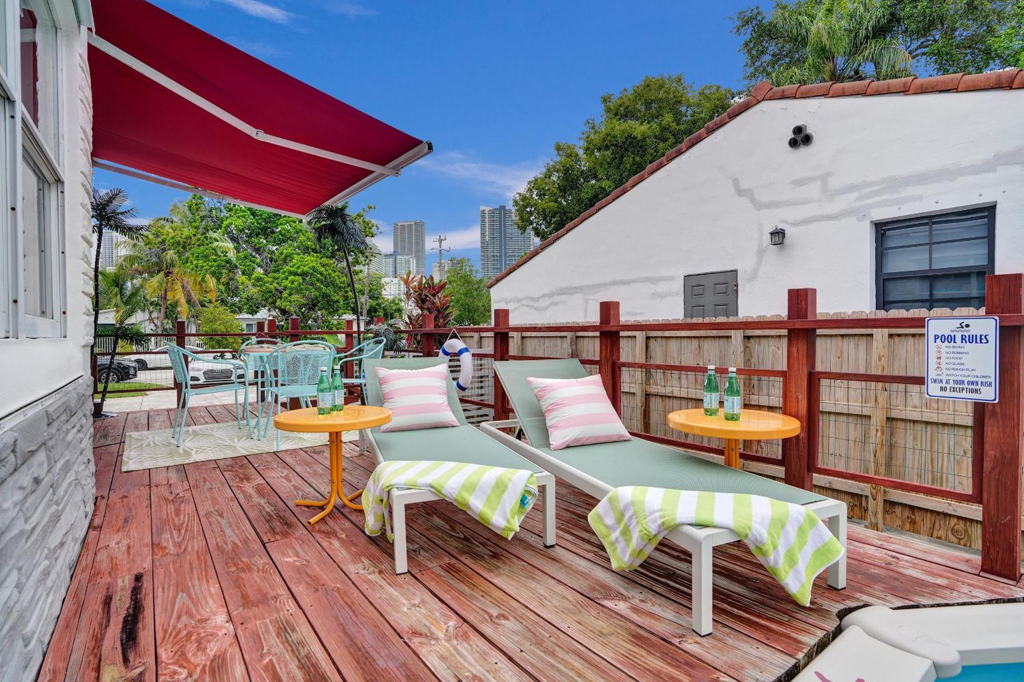 5 Mins Brickell - Pool & Billiards - Retro *