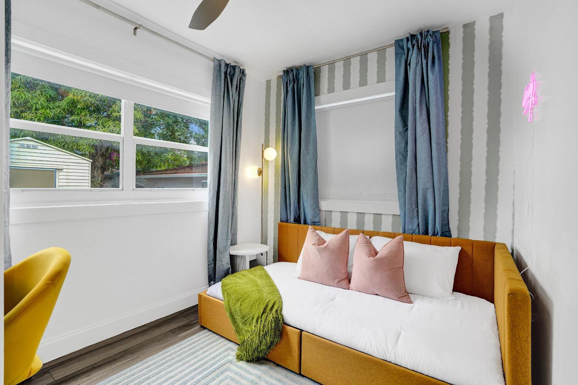 Holiday home 5 Mins Brickell - Pool & Billiards - Retro
