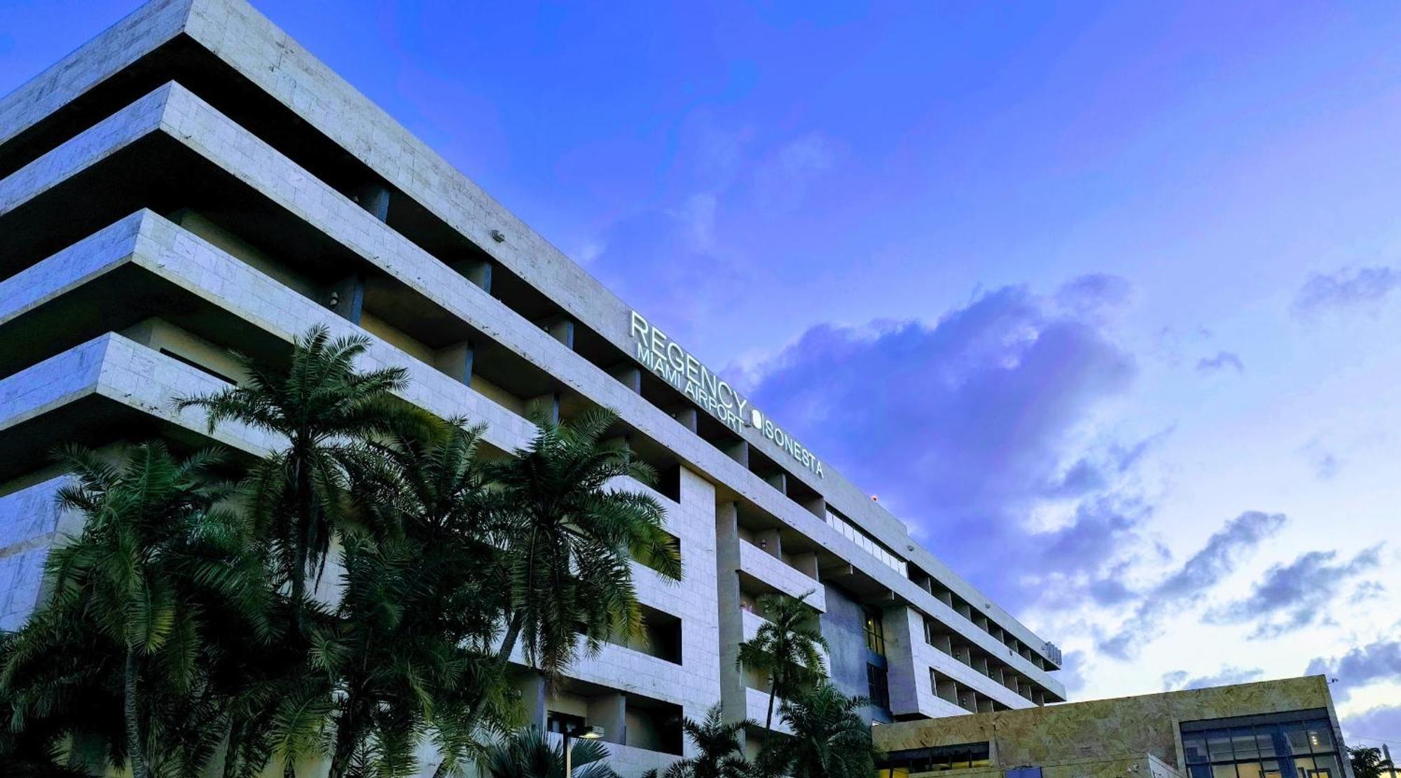 Regency Airport By Sonesta Hotel