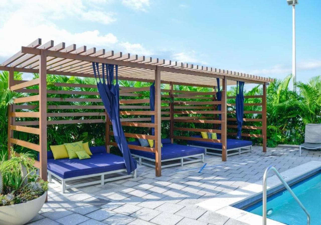 Amazing With Pool At Midblock *