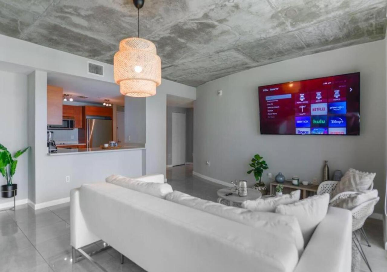 Amazing With Pool At Midblock Apartamento Miami