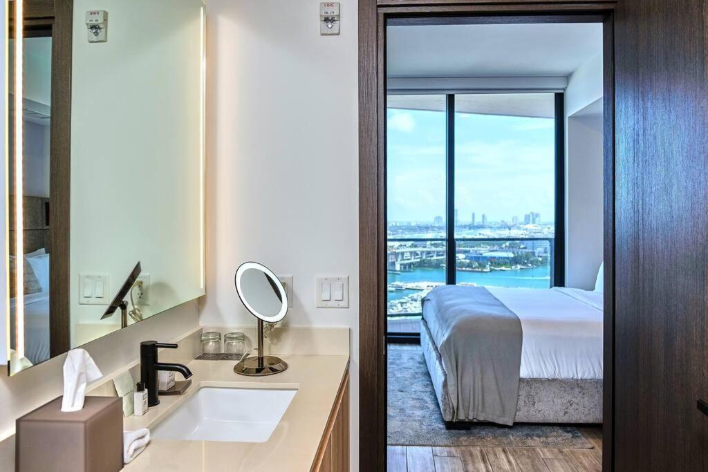 Ocean Front View Stylish In Downtown Miami