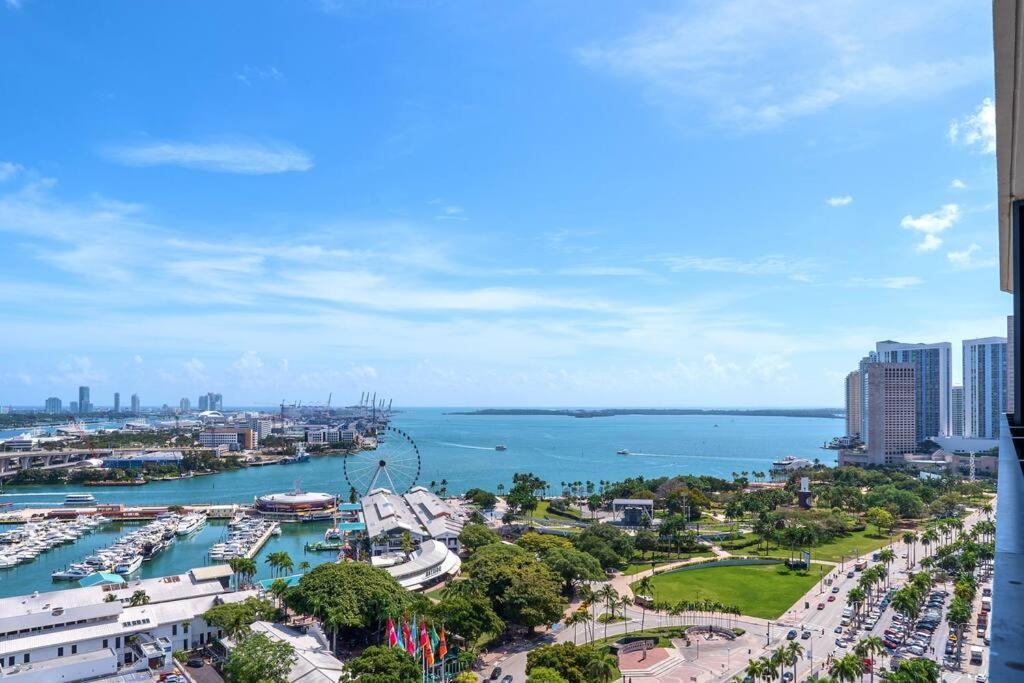 Ocean Front View Stylish In Downtown Apartment