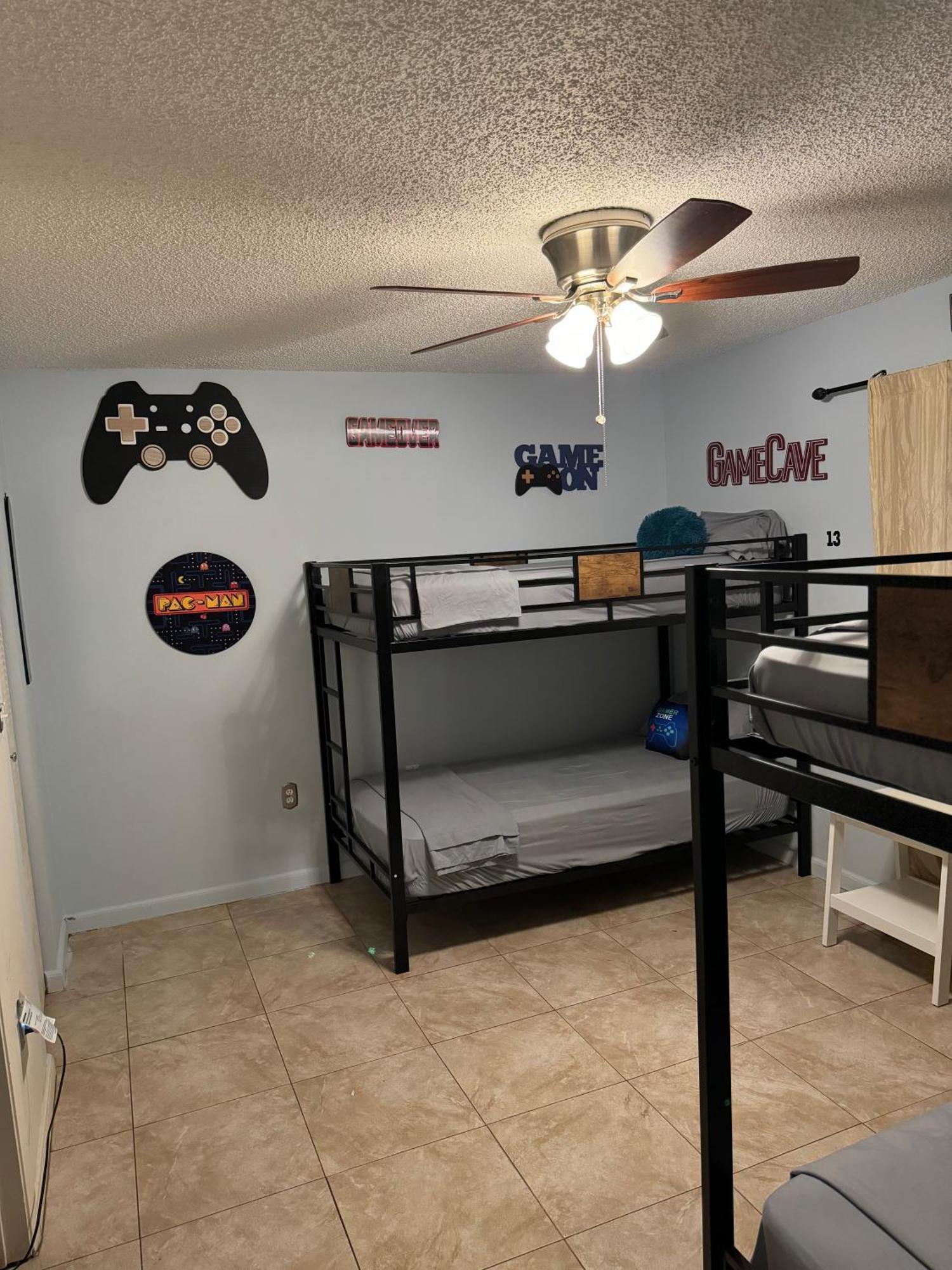 Hostel Beds & Sheets Downtown Miami
