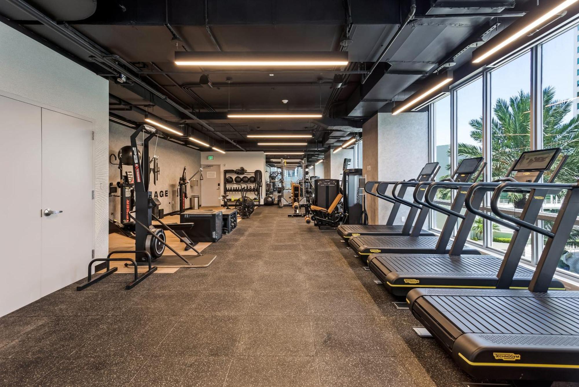 Apartment Sky-high Oasis Large Pool & Gym Miami