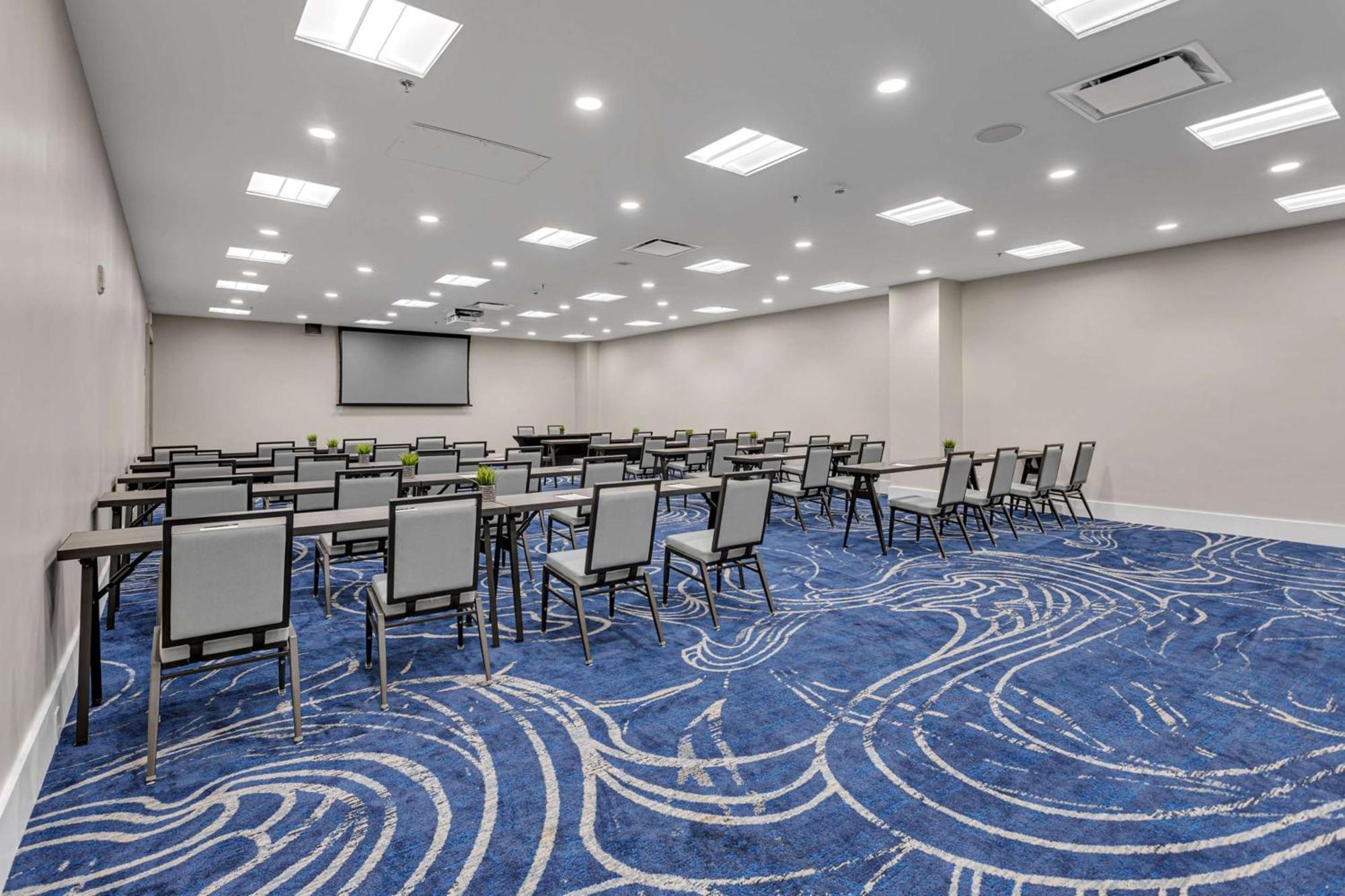 Hilton Downtown Hotel 4*