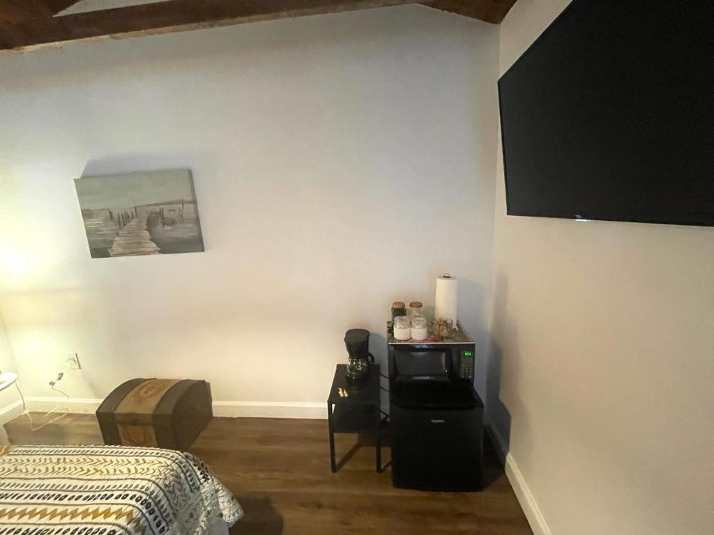 Private Steps From Calle 8 Miami