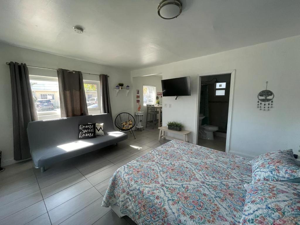 Apartment Chic And Comfortable Free Street Parking *