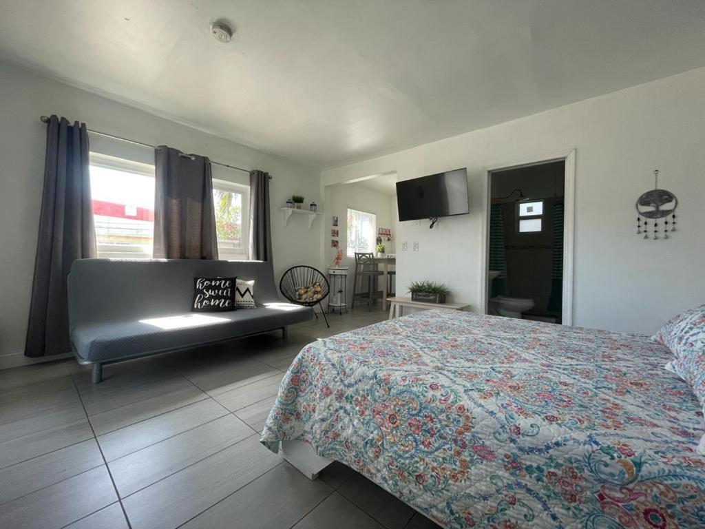 Chic And Comfortable Free Street Parking Apartment *