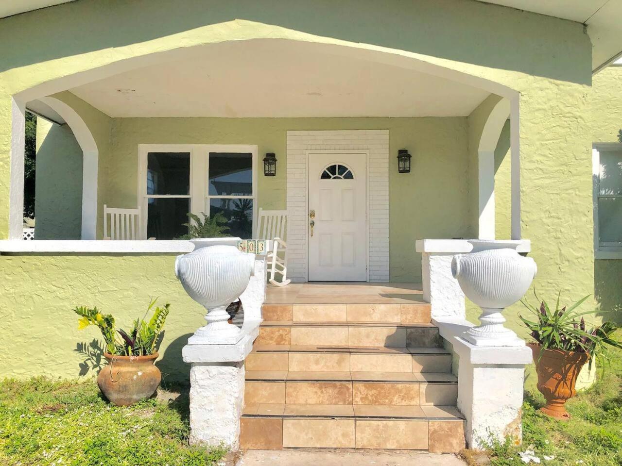 Spacious And Comfy Near Mia 2 Queen Beds Homestay