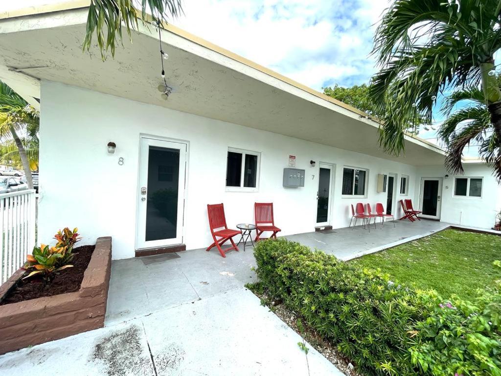 Private Blocks From Coconut Grove Apartment *