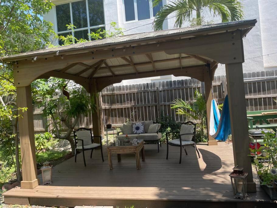 Independent In Little Havana Apartment *