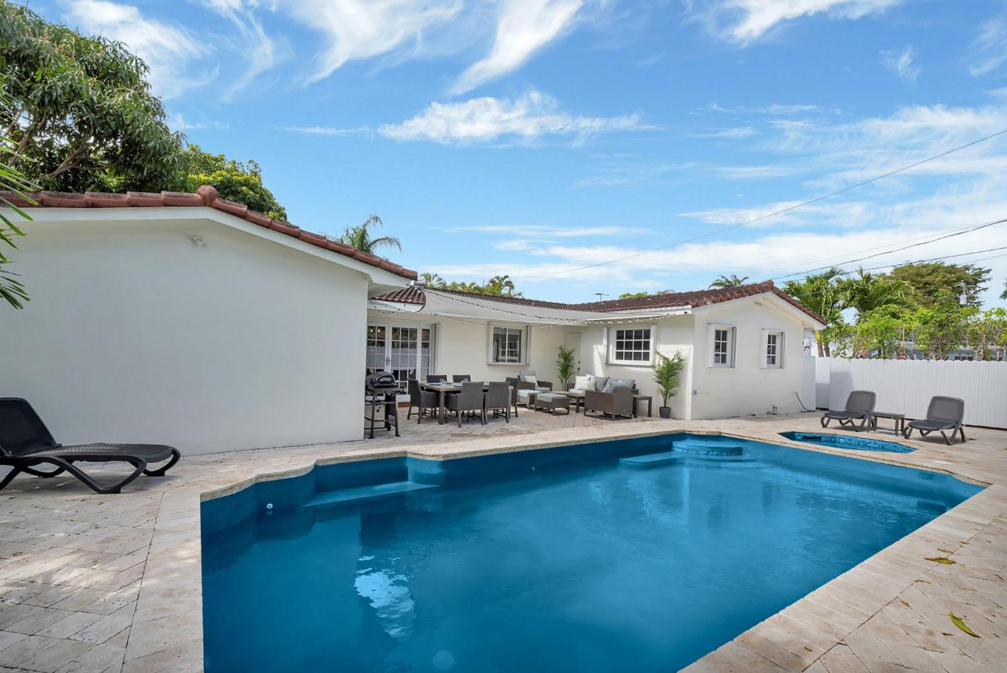 Gated Blanca 5br 3ba With Heated Pool & Bbq
