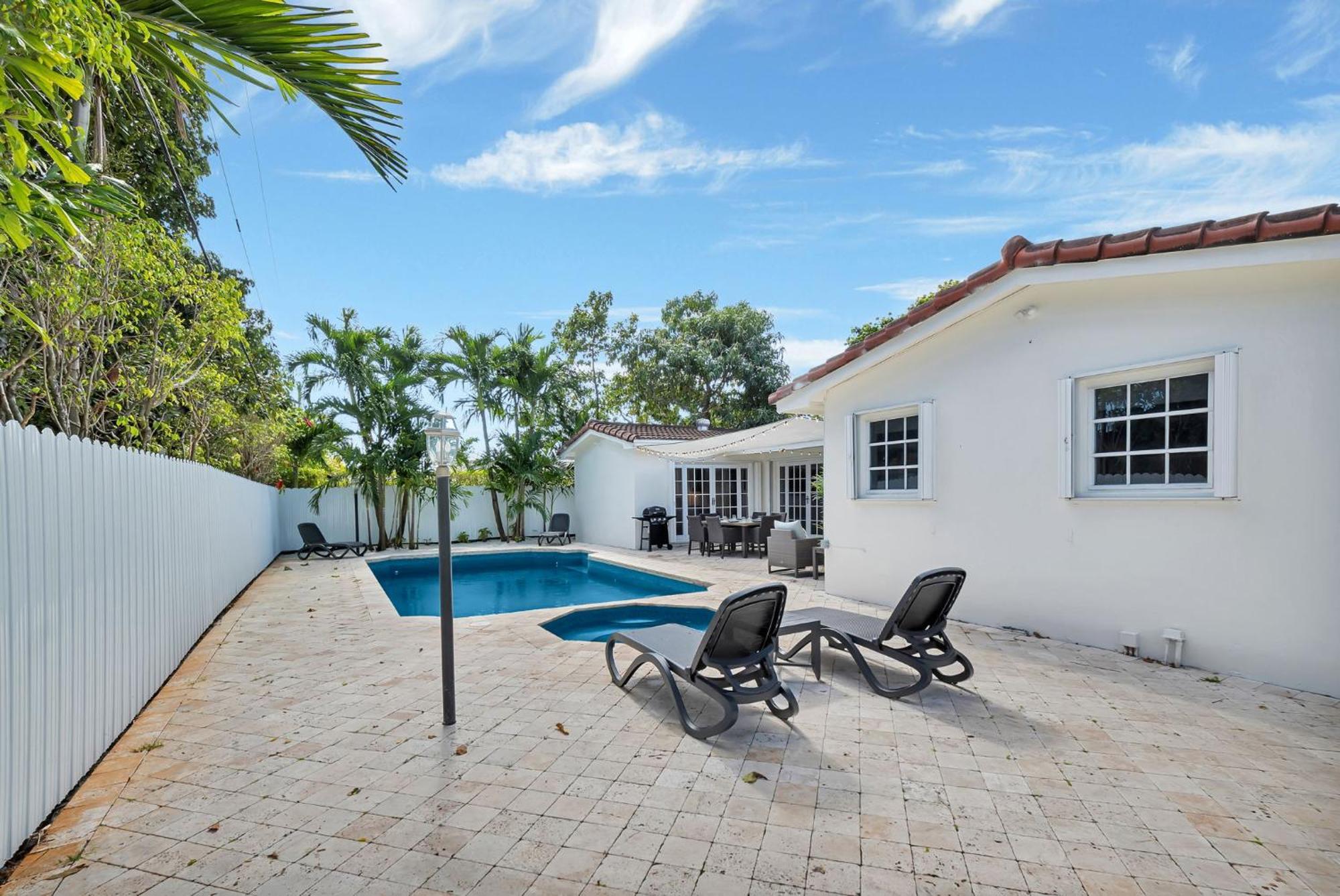 Gated Blanca 5br 3ba With Heated Pool & Bbq Apartment *