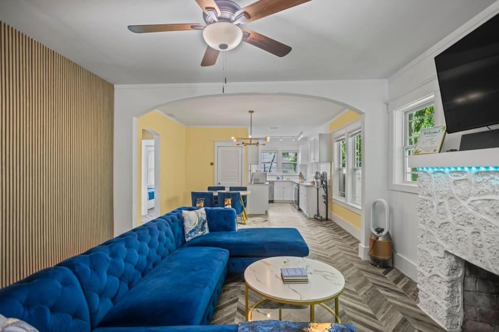 Holiday home Designer House Steps From Stores Miami