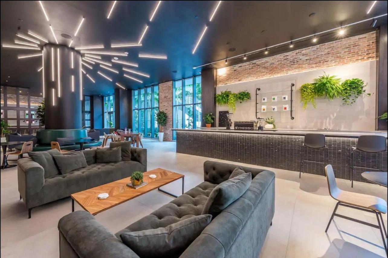 Apartment In Downtown
