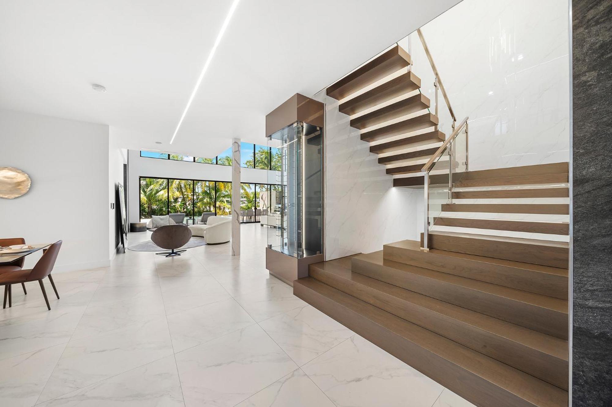 Waterfront 6 Bedrooms Sleeps 14 People Villa Miami
