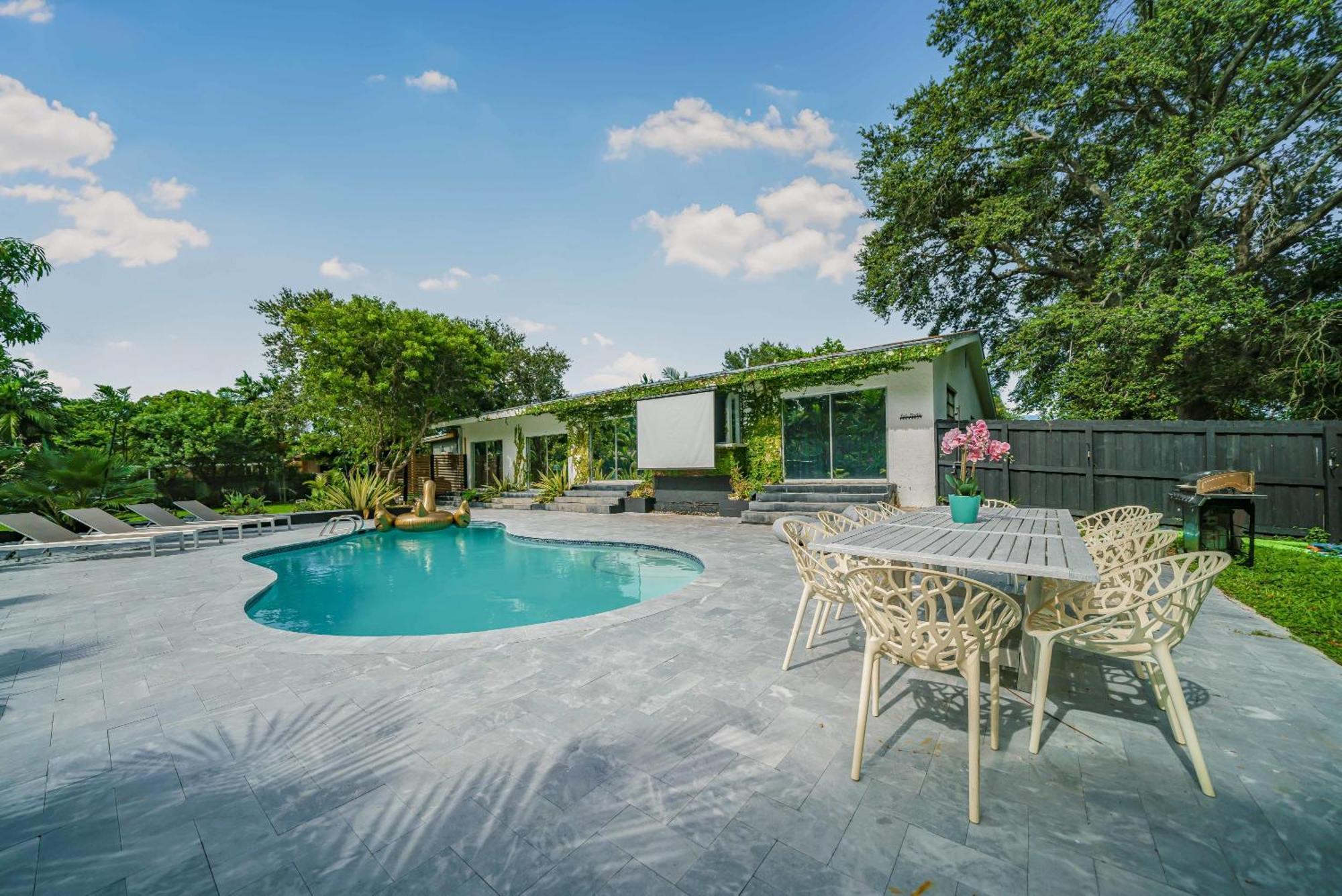 New Jungle Paradise Heated Pool Bbq Soccer *