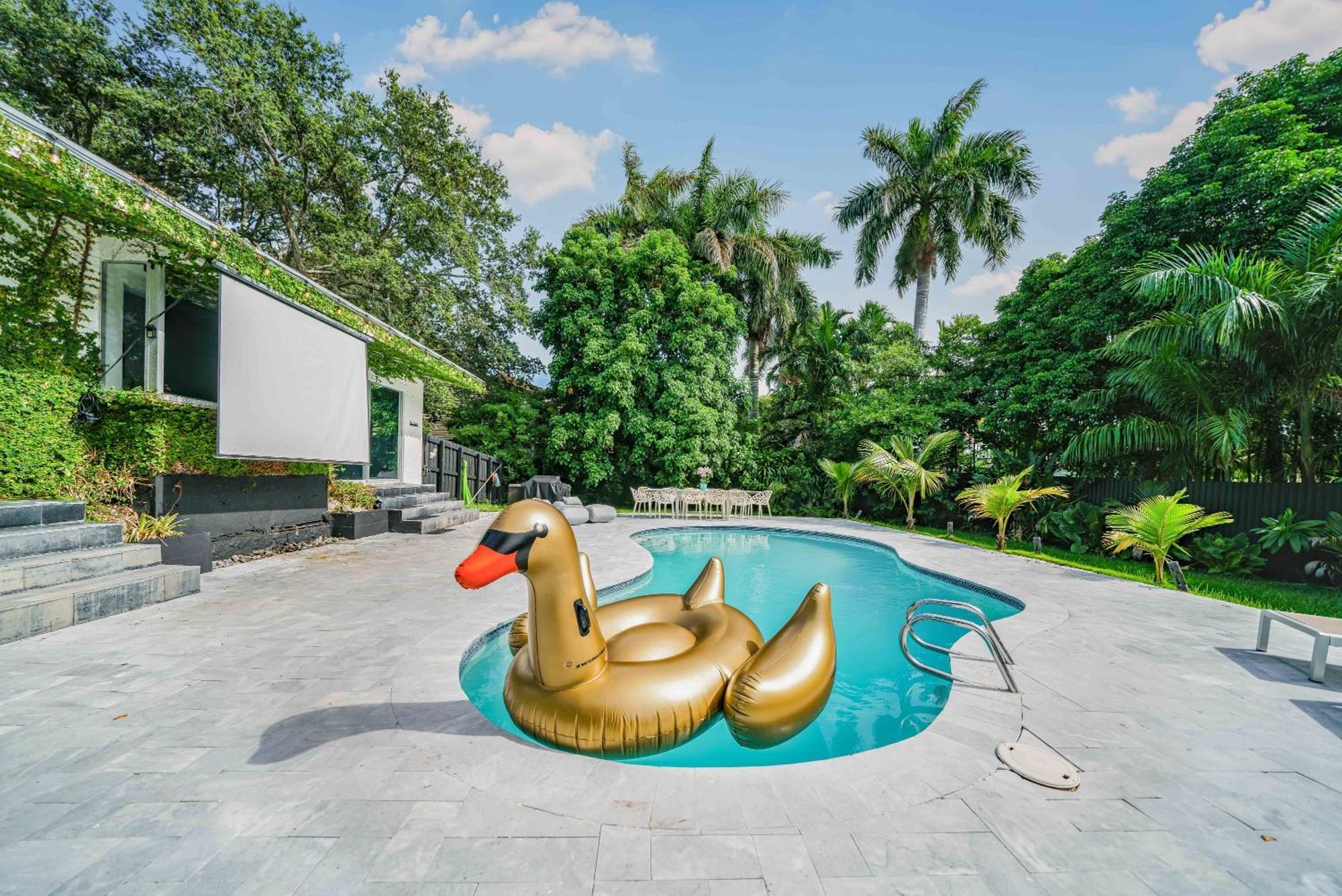 Villa New Jungle Paradise Heated Pool Bbq Soccer Miami