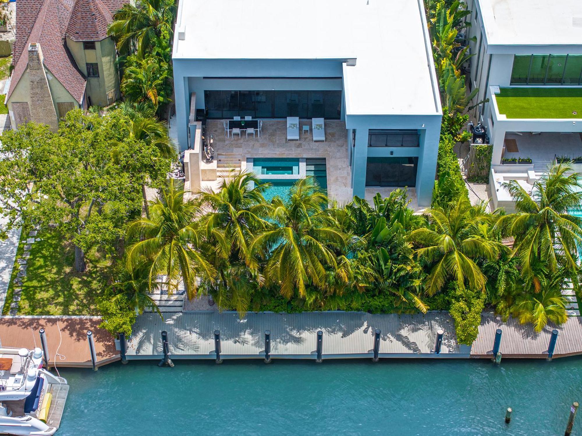 Villa Waterfront 6 Bedrooms Sleeps 14 People Miami