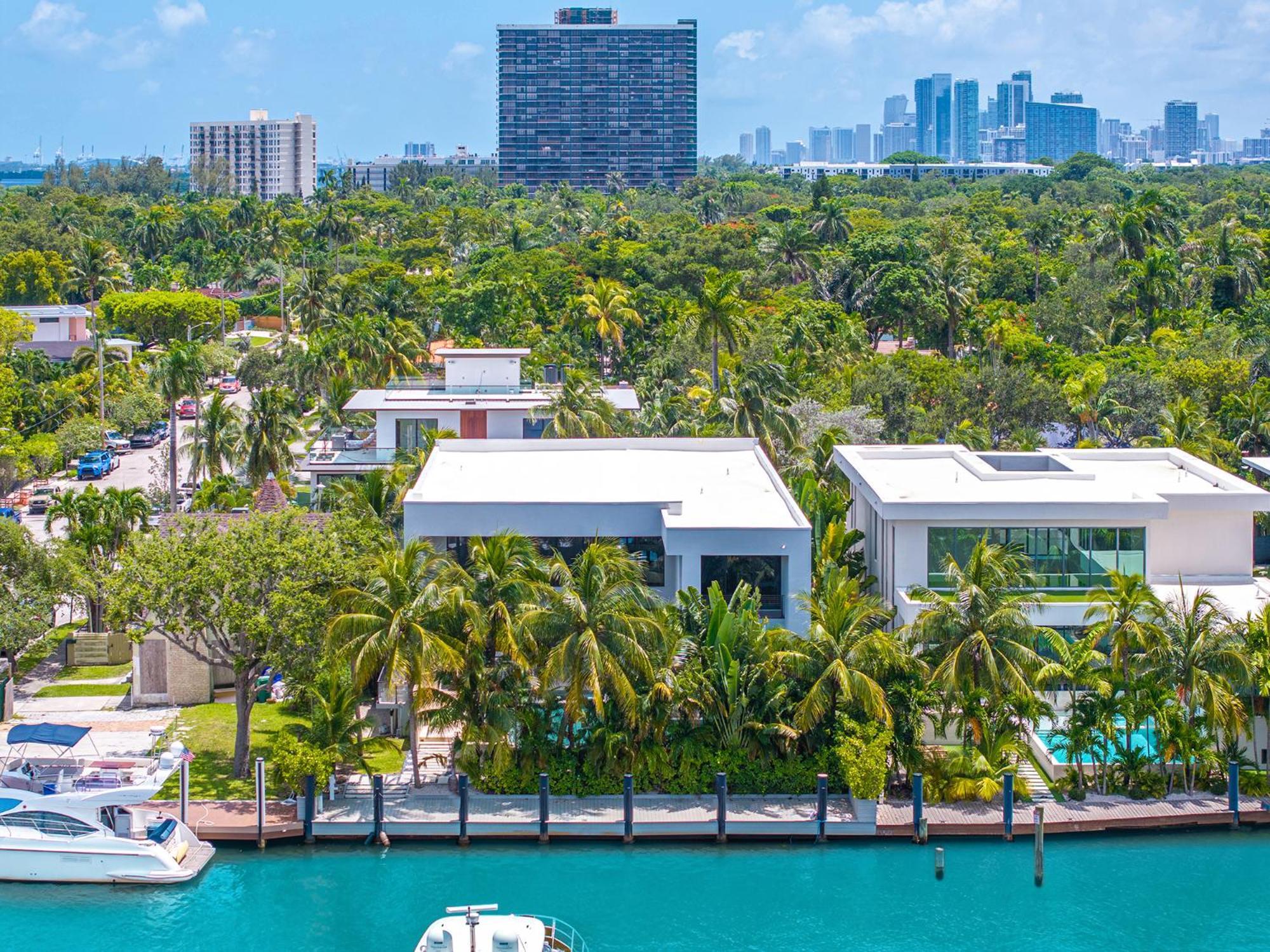 Waterfront 6 Bedrooms Sleeps 14 People * Miami