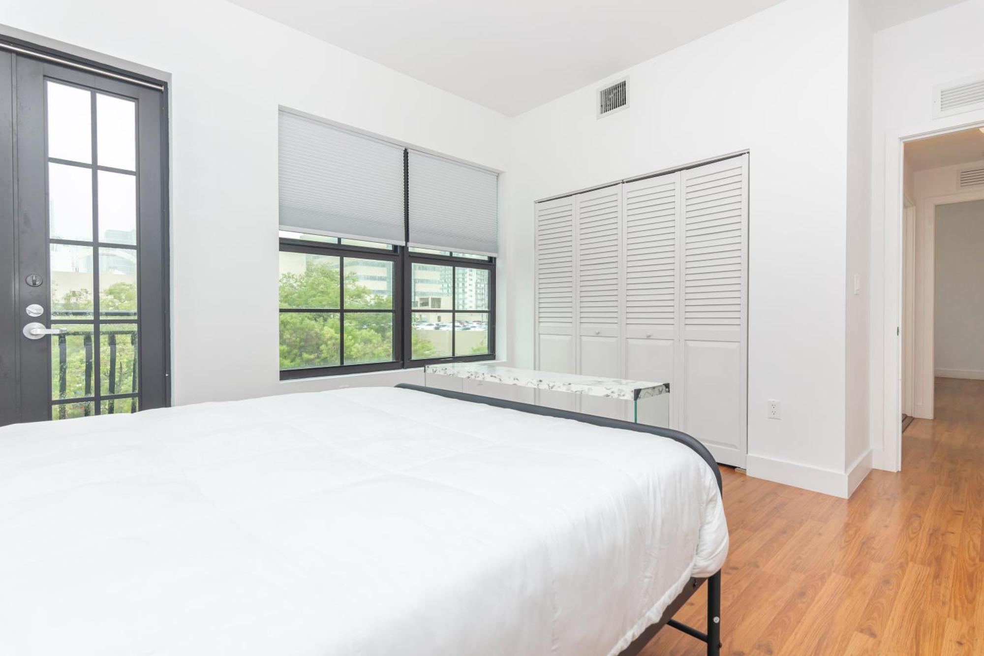 Downtown 2 Bedroom *