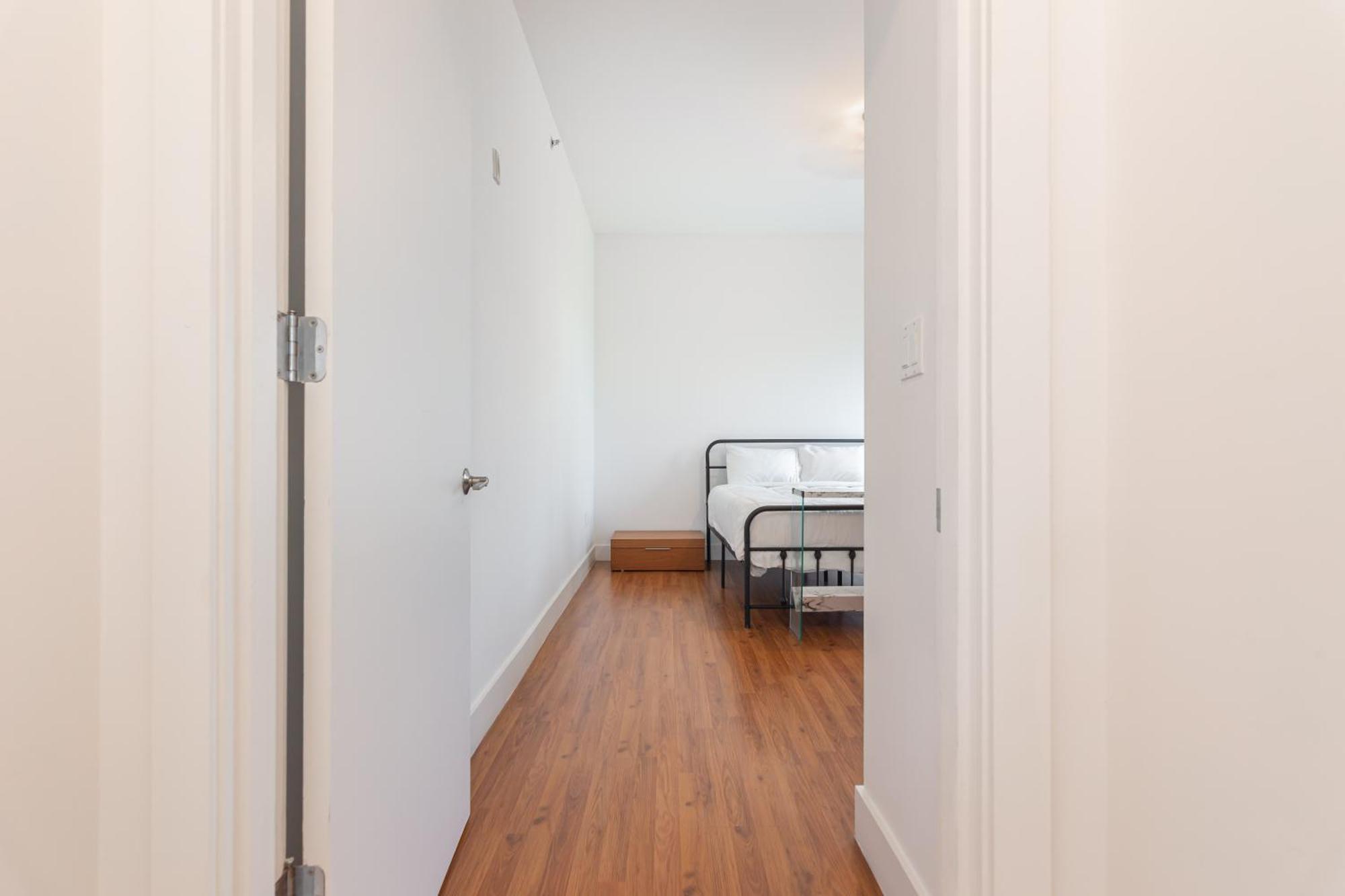 Downtown 2 Bedroom Apartment *