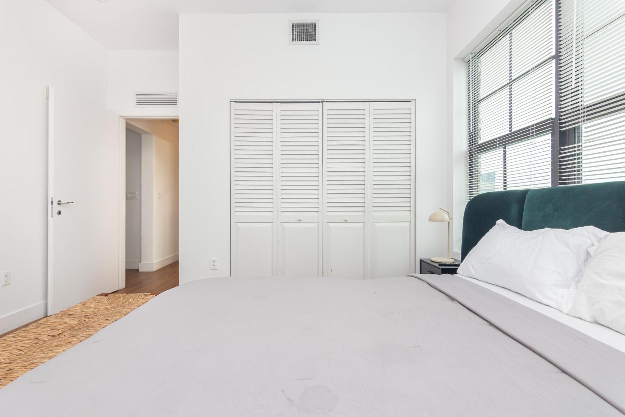 Downtown 2 Bedroom Apartment *