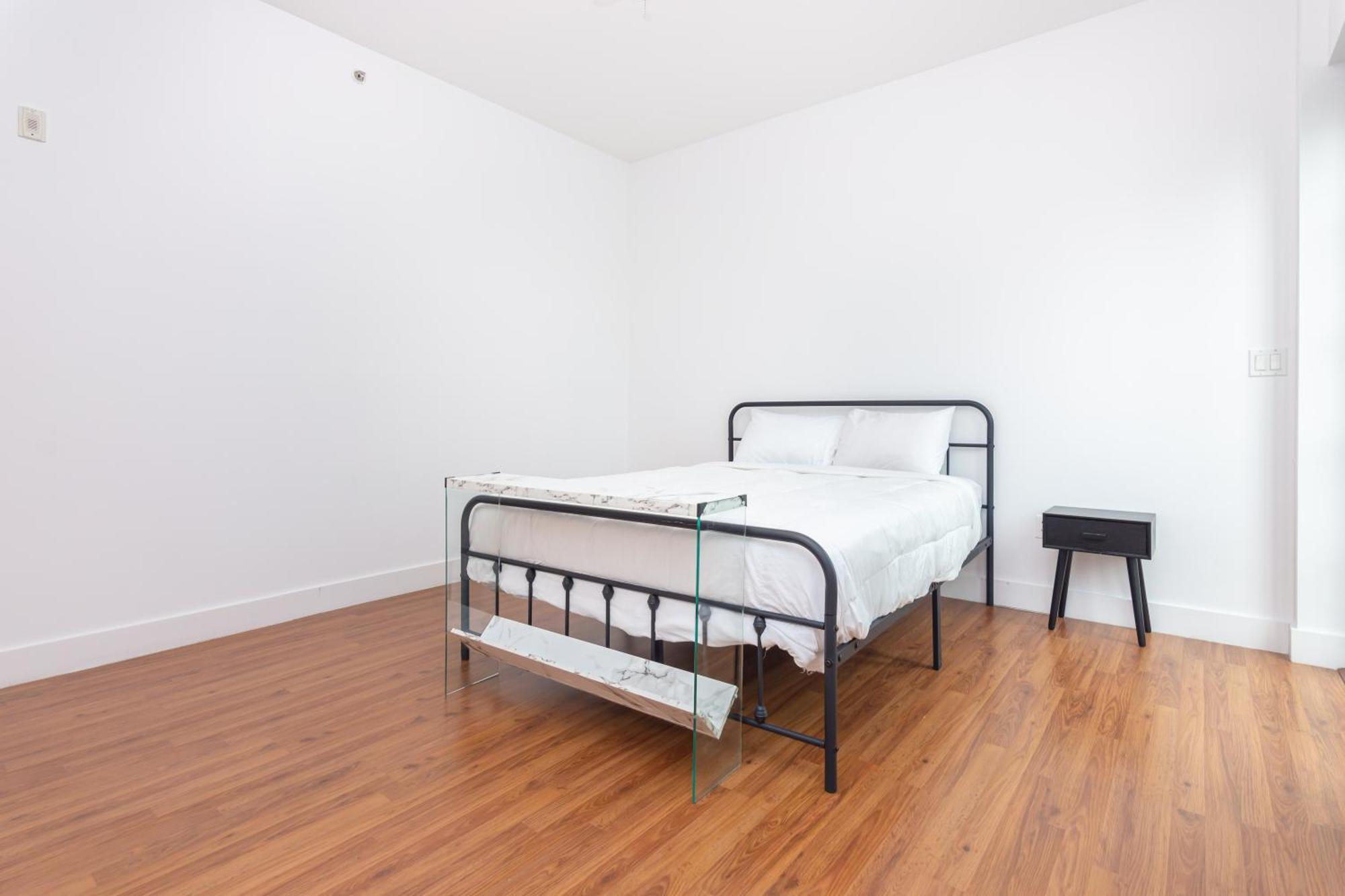 Apartment Downtown 2 Bedroom *