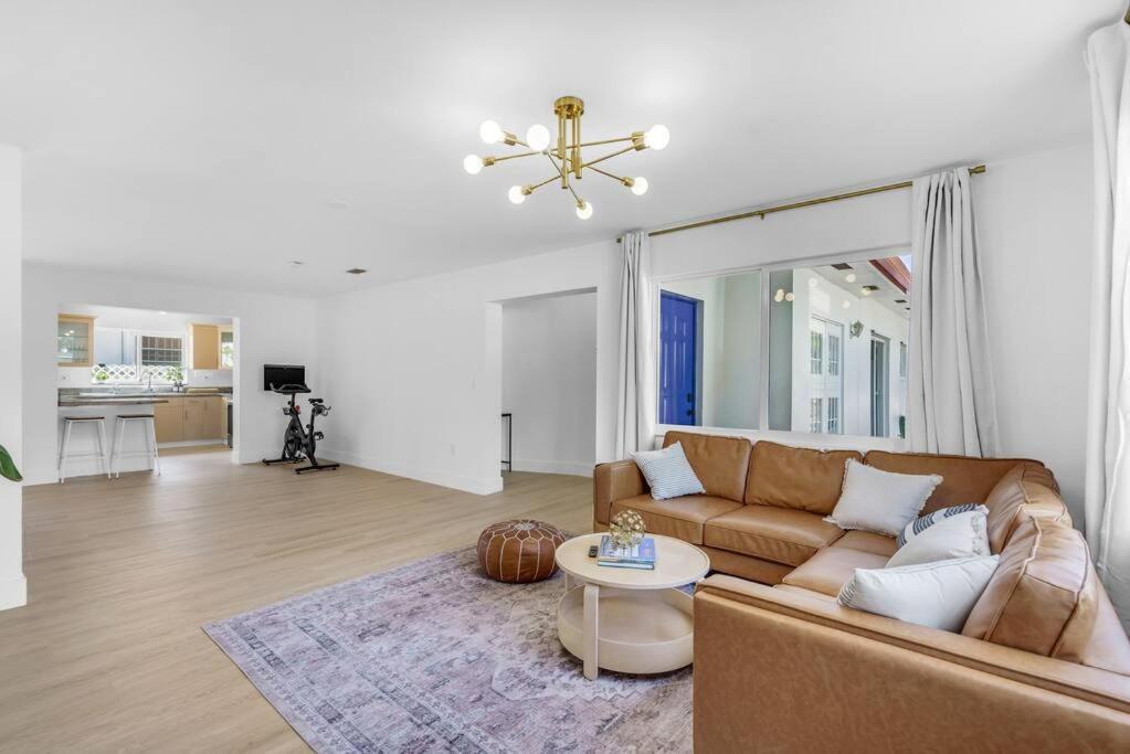 Modern 3 Bedroom Getaway With Parking In Coral Gables Holiday home Miami